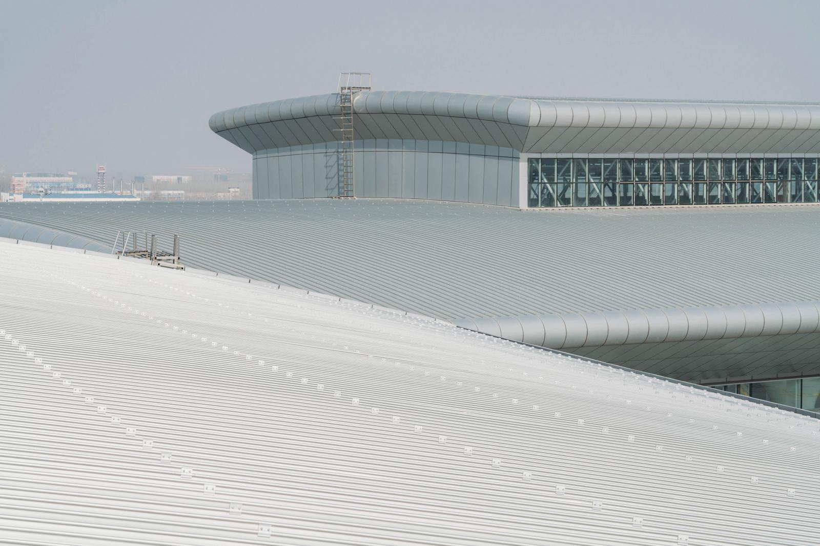 济南遥墙机场北指廊的屋面设计(图11)