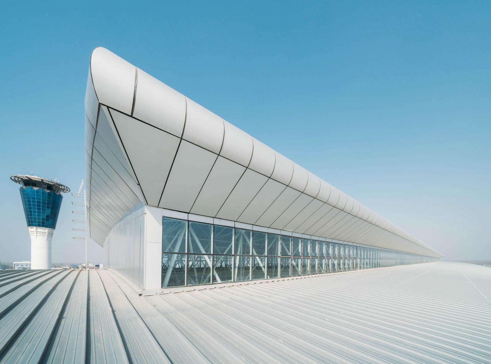 济南遥墙机场北指廊的屋面设计(图12)