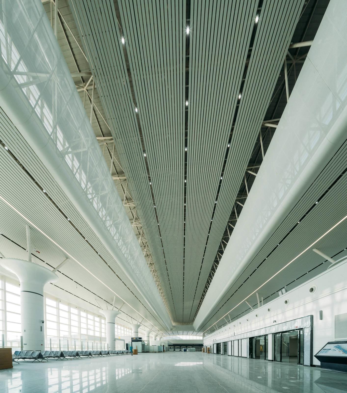 济南遥墙机场北指廊的屋面设计(图1)